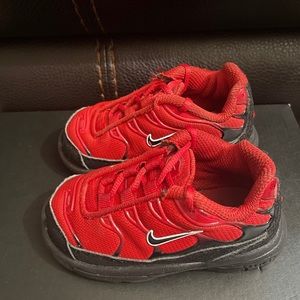 Nike Air Max (Size 6c)